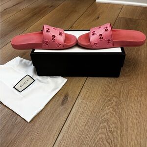 Gucci Playful Pink Cat Sandals